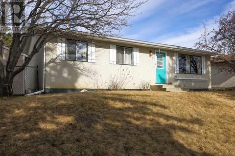 5219 58 Street, House detached with 3 bedrooms, 2 bathrooms and 2 parking in Rocky Mountain House AB | Card Image