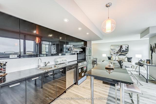 821 - 19 Singer Crt, Condo with 2 bedrooms, 2 bathrooms and 1 parking in Toronto ON | Image 5