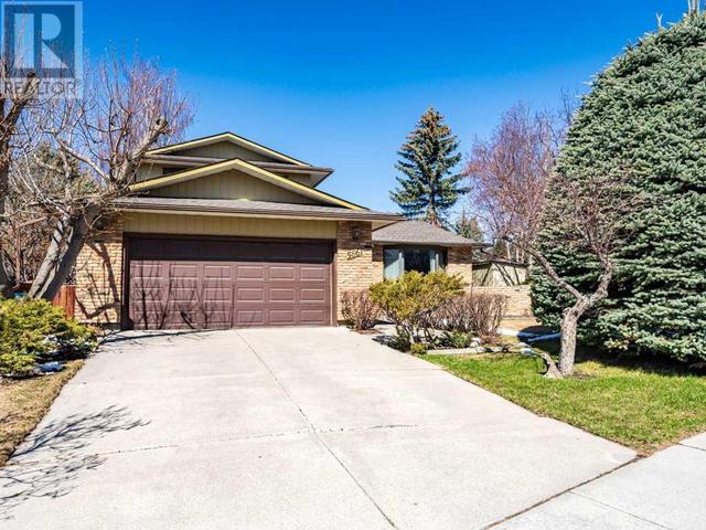 5861 Dalcastle Drive Nw, House detached with 4 bedrooms, 2 bathrooms and 4 parking in Calgary AB | Image 1