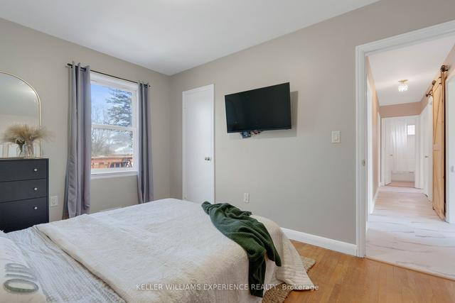 145 Cook St, House detached with 3 bedrooms, 2 bathrooms and 3 parking in Barrie ON | Image 14
