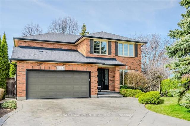 2119 Berryman Crt, House detached with 4 bedrooms, 3 bathrooms and 6 parking in Burlington ON | Image 1