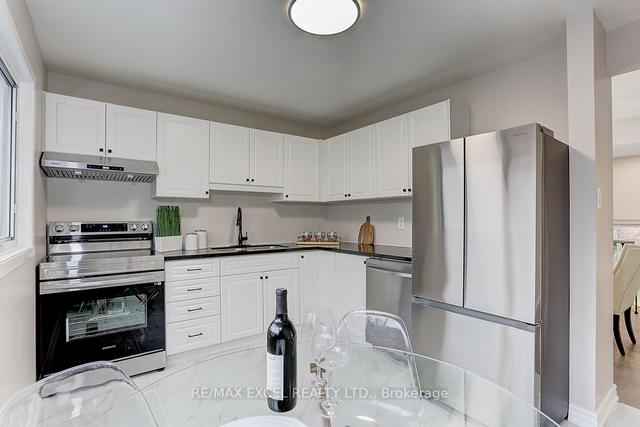 89 Song Meadoway, Townhouse with 3 bedrooms, 2 bathrooms and 2 parking in Toronto ON | Image 19