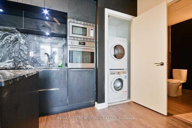 2501 - 88 Blue Jays Way, Condo with 1 bedrooms, 1 bathrooms and 0 parking in Toronto ON | Image 3