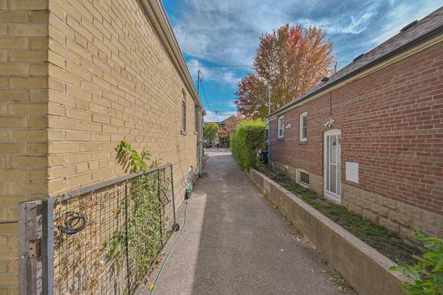 118 William St, House detached with 2 bedrooms, 2 bathrooms and 5 parking in Toronto ON | Image 27