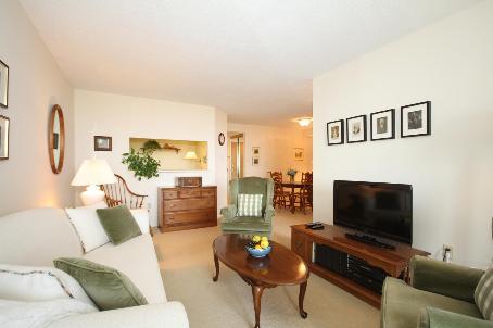 902 - 7601 Bathurst St, Condo with 1 bedrooms, 1 bathrooms and 1 parking in Vaughan ON | Image 5