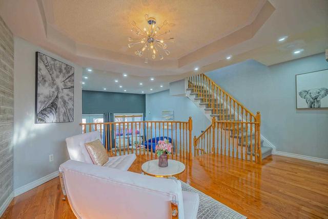 104 Provincial Pl, House attached with 3 bedrooms, 3 bathrooms and 3 parking in Brampton ON | Image 5