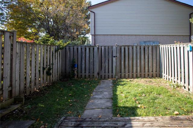 1526 Garth St, Townhouse with 3 bedrooms, 2 bathrooms and 1 parking in Hamilton ON | Image 35