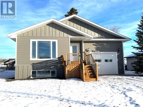 2909 Albert Street, House detached with 2 bedrooms, 2 bathrooms and null parking in Carrot River SK | Card Image