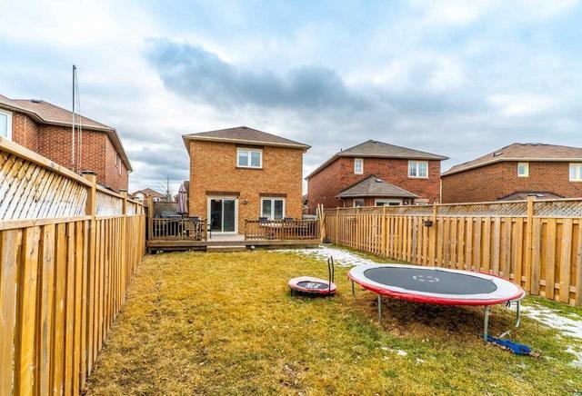 18 Glenmore Dr, House attached with 3 bedrooms, 2 bathrooms and 5 parking in Whitby ON | Image 21