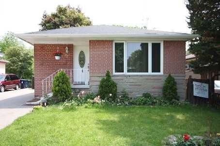 72 Beaumonde Heights Dr, House detached with 3 bedrooms, 2 bathrooms and 4 parking in Toronto ON | Image 1