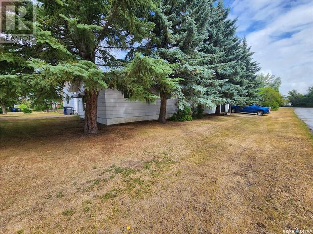 200 Colleen Sostorics Avenue, House detached with 4 bedrooms, 2 bathrooms and null parking in Kennedy SK | Image 2