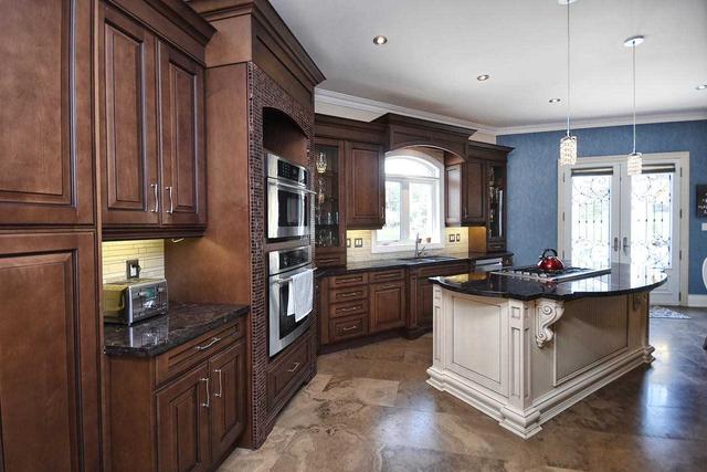 56 Di Nardo Crt, House detached with 5 bedrooms, 7 bathrooms and 14 parking in King ON | Image 2