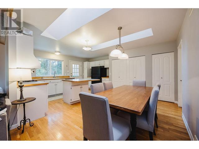 26741 Ferguson Avenue, House detached with 5 bedrooms, 3 bathrooms and 20 parking in Maple Ridge BC | Image 8