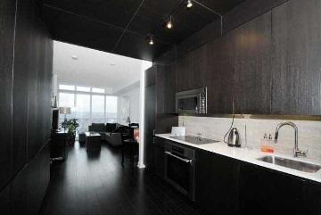 3812 - 15 Iceboat Terr, Condo with 1 bedrooms, 1 bathrooms and 1 parking in Toronto ON | Image 4