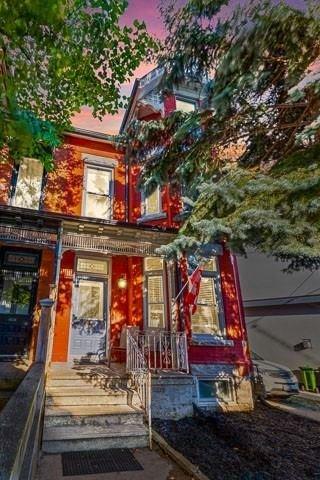 287 Lisgar St, House semidetached with 5 bedrooms, 4 bathrooms and 3 parking in Toronto ON | Image 1