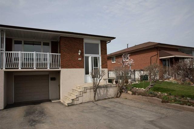 18 Marilyn Pl, House semidetached with 4 bedrooms, 2 bathrooms and 4 parking in Vaughan ON | Image 1