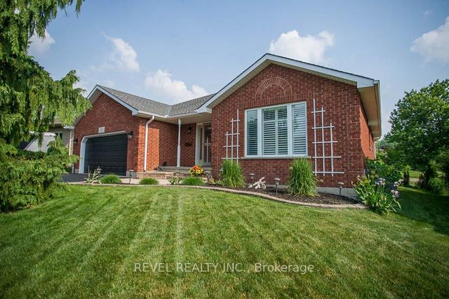 81 Victor Blvd, House detached with 2 bedrooms, 3 bathrooms and 4 parking in Brant ON | Image 1