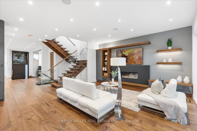 118 Haddington Ave, House detached with 4 bedrooms, 6 bathrooms and 6 parking in Toronto ON | Image 2