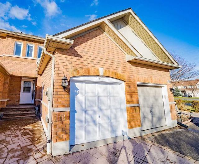 1856 Woodgate Crt, House attached with 3 bedrooms, 3 bathrooms and 3 parking in Oshawa ON | Image 1