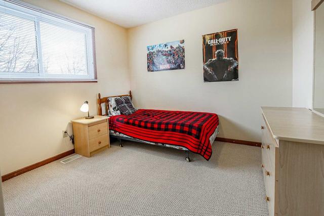 418 Grange Crt, House detached with 3 bedrooms, 2 bathrooms and 3 parking in Oshawa ON | Image 2