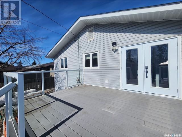 733 8th Avenue W, House detached with 4 bedrooms, 2 bathrooms and null parking in Melville SK | Image 2