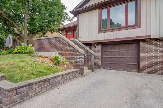 4226 Jefton Cres, House semidetached with 3 bedrooms, 2 bathrooms and 2 parking in Mississauga ON | Image 2