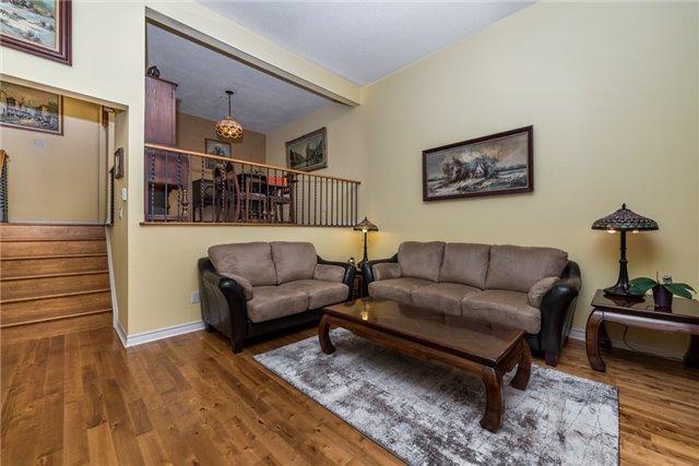 89 Jenny Wrenway Way, Townhouse with 3 bedrooms, 2 bathrooms and 2 parking in Toronto ON | Image 4