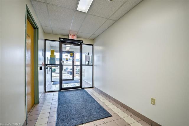 401 - 5355 Wyandotte Street E, House attached with 2 bedrooms, 1 bathrooms and 1 parking in Windsor ON | Image 25