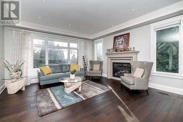 314 E Carisbrooke Road, House detached with 6 bedrooms, 6 bathrooms and 3 parking in North Vancouver BC | Image 2
