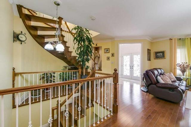 875 St Clarens Ave, House detached with 3 bedrooms, 5 bathrooms and 4 parking in Toronto ON | Image 3