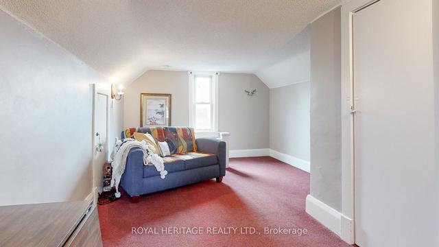 43 Gladstone Ave, House detached with 2 bedrooms, 1 bathrooms and 4 parking in Oshawa ON | Image 4