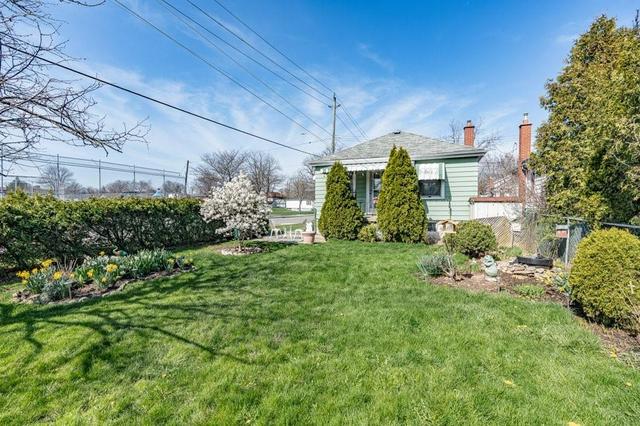 165 East 16th Street, House detached with 3 bedrooms, 1 bathrooms and 1 parking in Hamilton ON | Image 31