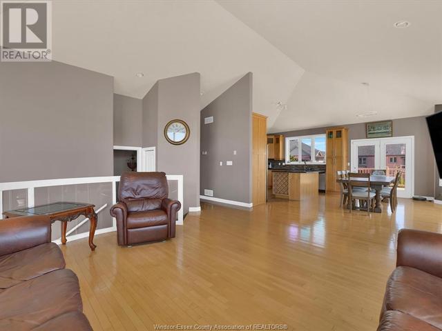 144 Meconi Court, House detached with 4 bedrooms, 3 bathrooms and null parking in Lakeshore ON | Image 9