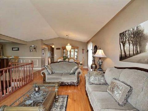 8098 Harvest Cres, House detached with 4 bedrooms, 2 bathrooms and 4 parking in Niagara Falls ON | Image 7