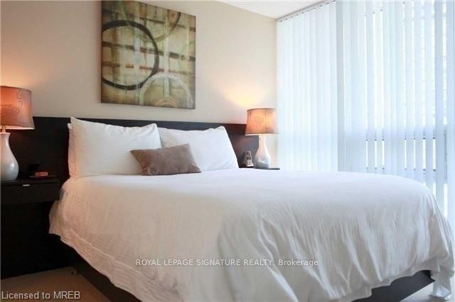 2401 - 65 Bremner Blvd, Condo with 2 bedrooms, 2 bathrooms and 1 parking in Toronto ON | Image 8