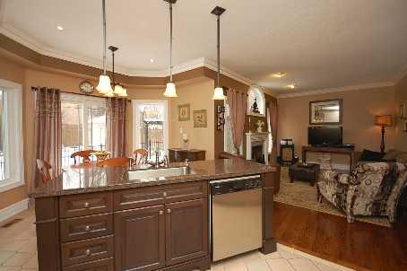 7 Amberdale Crt, House detached with 4 bedrooms, 4 bathrooms and 4 parking in Caledon ON | Image 4