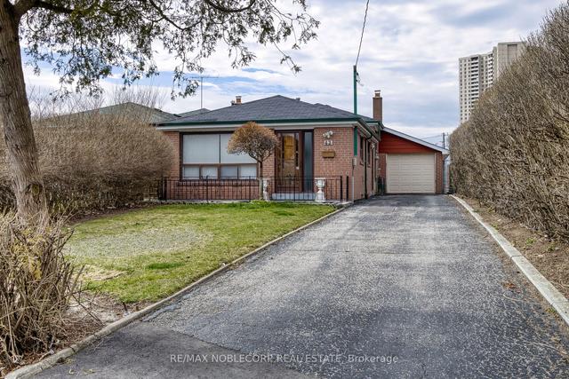 42 Yellowstone St, House semidetached with 3 bedrooms, 2 bathrooms and 3 parking in Toronto ON | Image 9