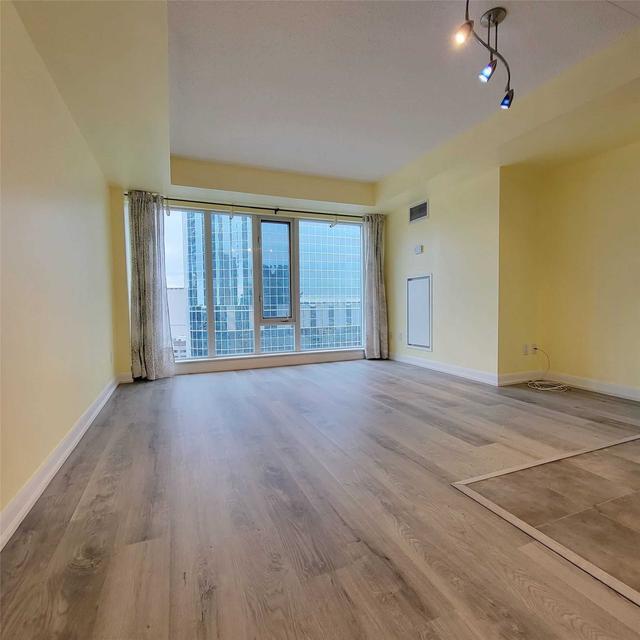 3009 - 210 Victoria St, Condo with 0 bedrooms, 1 bathrooms and 0 parking in Toronto ON | Image 4
