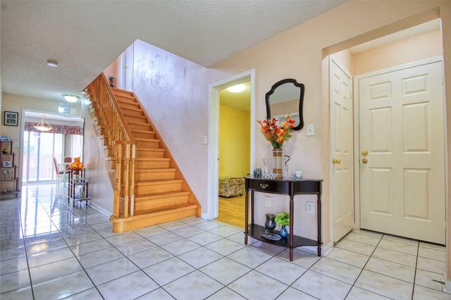 124 Mountainberry Rd, House detached with 4 bedrooms, 4 bathrooms and 6 parking in Brampton ON | Image 5