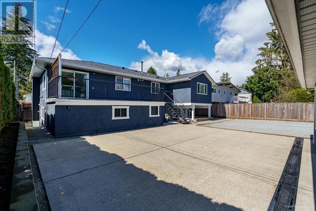 3956 Sefton Street, House detached with 4 bedrooms, 3 bathrooms and 4 parking in Port Coquitlam BC | Image 36