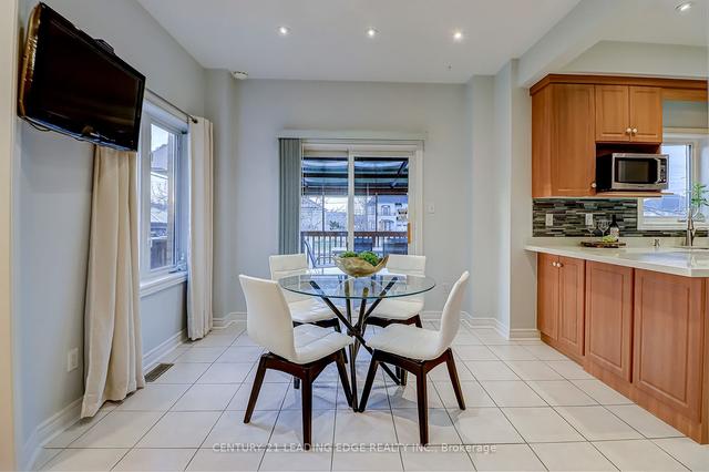 20 Hepburn St, House detached with 4 bedrooms, 5 bathrooms and 5 parking in Markham ON | Image 2