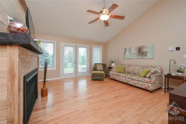 33 Tudor Circle, House detached with 3 bedrooms, 2 bathrooms and 8 parking in Rideau Lakes ON | Image 5