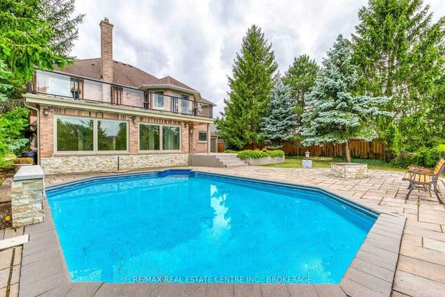 2093 Country Club Dr, House detached with 5 bedrooms, 4 bathrooms and 6 parking in Burlington ON | Image 31