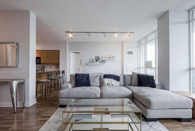 803 - 319 Merton St, Condo with 2 bedrooms, 2 bathrooms and 1 parking in Toronto ON | Image 3