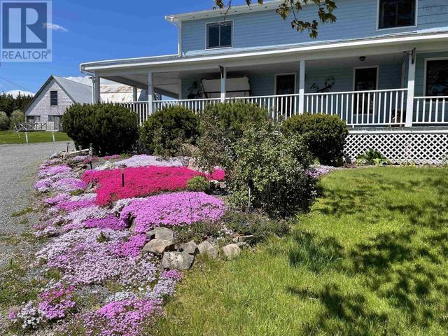 1817 Highway 205|Baddeck, House detached with 9 bedrooms, 8 bathrooms and null parking in Victoria, Subd. B NS | Image 9
