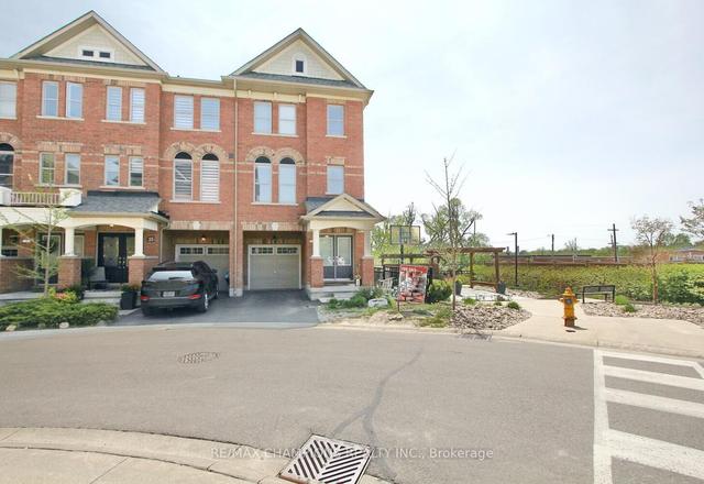 27 City Park Circ, House attached with 3 bedrooms, 4 bathrooms and 2 parking in Vaughan ON | Image 1