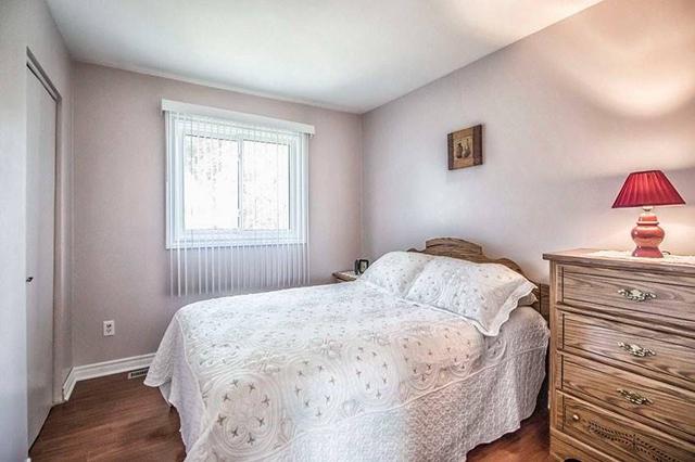 295 Burrows Hall Blvd, House semidetached with 3 bedrooms, 2 bathrooms and 2 parking in Toronto ON | Image 9