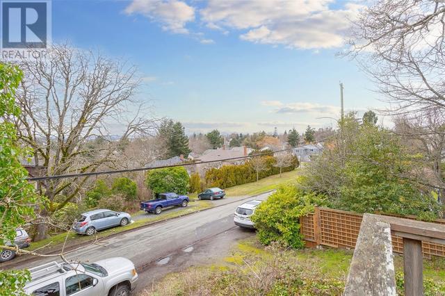 976 Cloverdale Ave, House detached with 2 bedrooms, 1 bathrooms and 3 parking in Saanich BC | Image 21