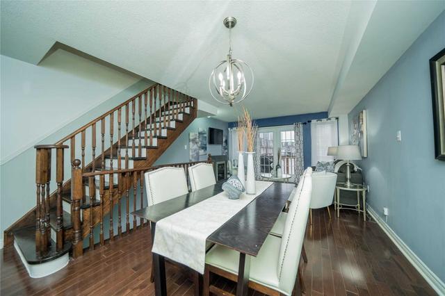 212 Scarborough Golf Clb Rd, House attached with 3 bedrooms, 3 bathrooms and 2 parking in Toronto ON | Image 3