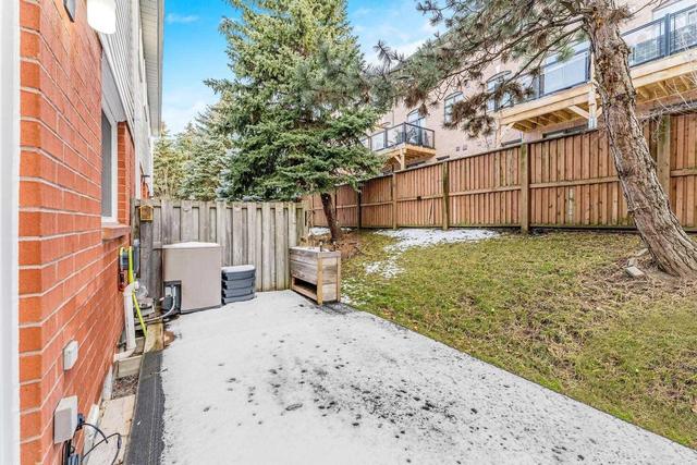 5 Beverly Lane, Townhouse with 3 bedrooms, 2 bathrooms and 2 parking in Halton Hills ON | Image 4